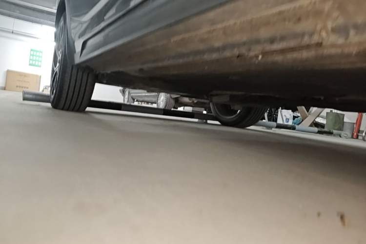 Used Lynk & Co 05 2020 2.0TD Two-Wheel Drive Shine Halo Right Side Sill