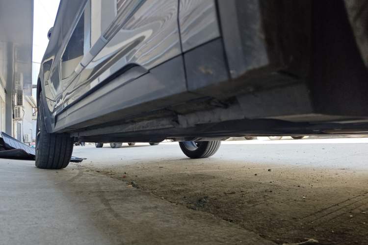 Used Lynk & Co 05 2020 2.0TD Two-Wheel Drive Shine Halo Right Side Sill