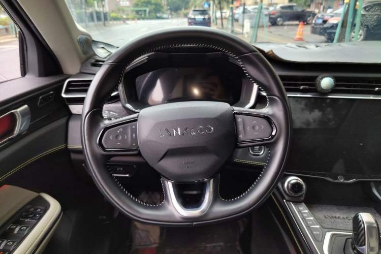 Used Lynk & Co 05 2020 2.0TD Two-Wheel Drive Shine Halo Steering Wheel