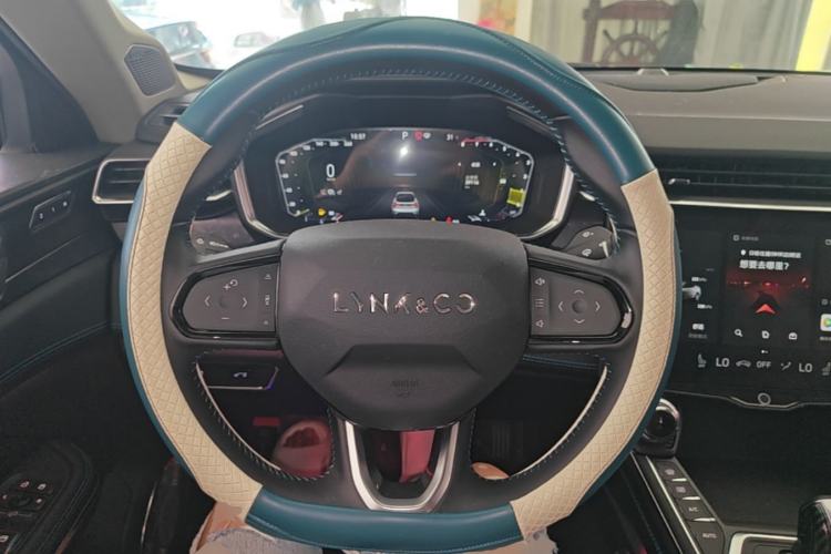Used Lynk & Co 05 2020 2.0TD Two-Wheel Drive Shine Halo Steering Wheel
