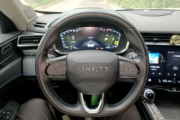 Used Lynk & Co 05 2020 2.0TD Two-Wheel Drive Shine Halo Steering Wheel