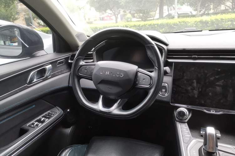 Used Lynk & Co 05 2020 2.0TD Two-Wheel Drive Shine Halo Steering Wheel