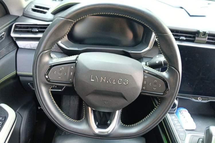 Used Lynk & Co 05 2020 2.0TD Two-Wheel Drive Shine Halo Steering Wheel