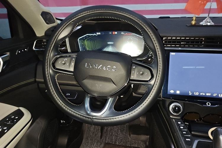 Used Lynk & Co 05 2020 2.0TD Two-Wheel Drive Shine Halo Steering Wheel