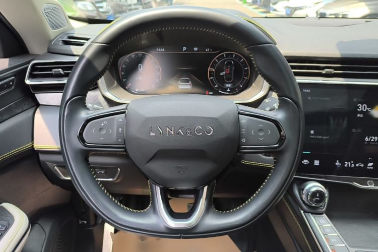 Used Lynk & Co 05 2020 2.0TD Two-Wheel Drive Shine Halo Steering Wheel