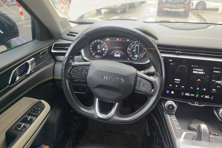 Used Lynk & Co 05 2020 2.0TD Two-Wheel Drive Shine Halo Steering Wheel