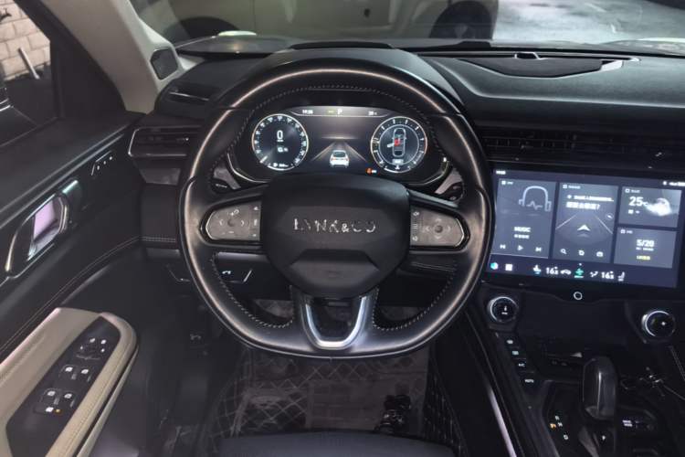 Used Lynk & Co 05 2020 2.0TD Two-Wheel Drive Shine Halo Steering Wheel