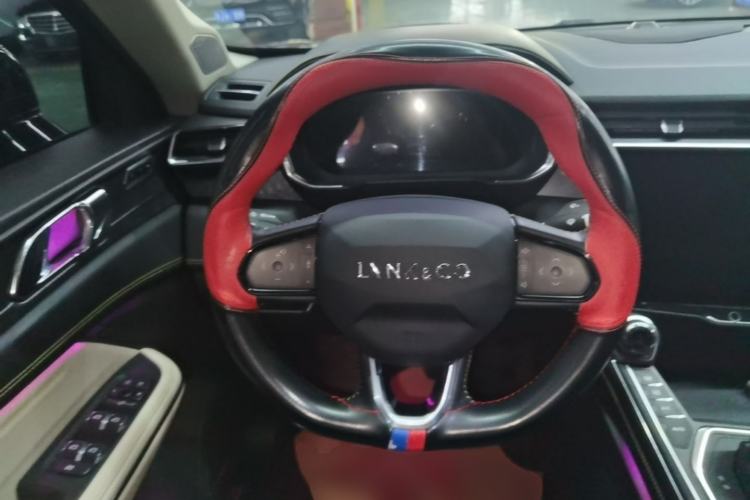 Used Lynk & Co 05 2020 2.0TD Two-Wheel Drive Shine Halo Steering Wheel