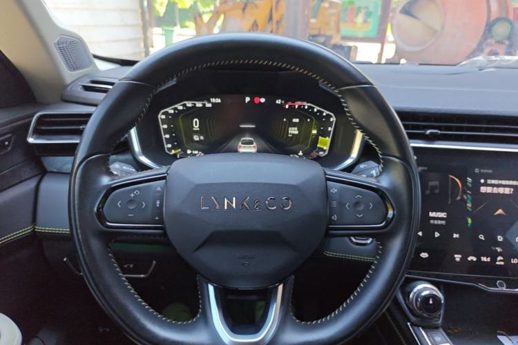 Used Lynk & Co 05 2020 2.0TD Two-Wheel Drive Shine Halo Steering Wheel