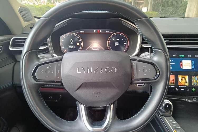 Used Lynk & Co 05 2020 2.0TD Two-Wheel Drive Shine Halo Steering Wheel