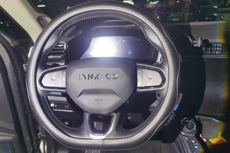 Used Lynk & Co 05 2020 2.0TD Two-Wheel Drive Shine Halo Steering Wheel