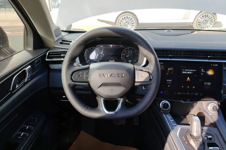 Used Lynk & Co 05 2020 2.0TD Two-Wheel Drive Shine Halo Steering Wheel