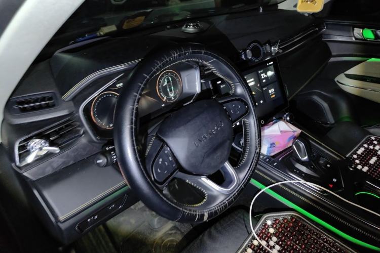 Used Lynk & Co 05 2020 2.0TD Two-Wheel Drive Shine Halo Steering Wheel