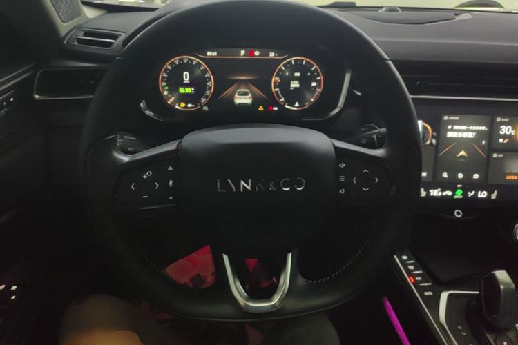Used Lynk & Co 05 2020 2.0TD Two-Wheel Drive Shine Halo Steering Wheel