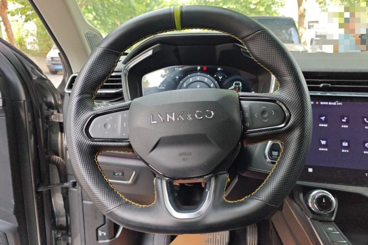 Used Lynk & Co 05 2020 2.0TD Two-Wheel Drive Shine Halo Steering Wheel