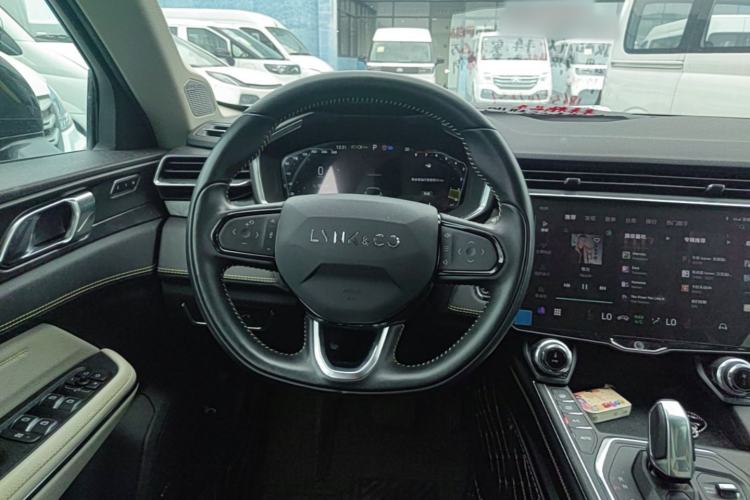 Used Lynk & Co 05 2020 2.0TD Two-Wheel Drive Shine Halo Steering Wheel