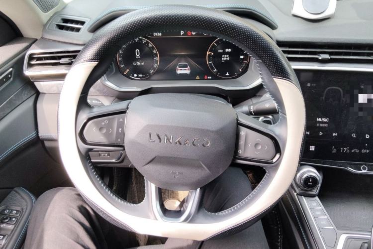 Used Lynk & Co 05 2020 2.0TD Two-Wheel Drive Shine Halo Steering Wheel
