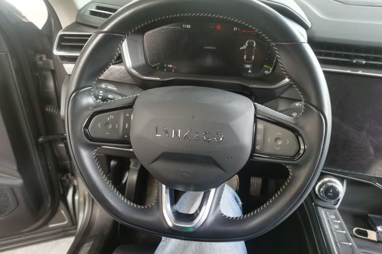 Used Lynk & Co 05 2020 2.0TD Two-Wheel Drive Shine Halo Steering Wheel
