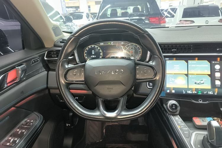Used Lynk & Co 05 2020 2.0TD Two-Wheel Drive Shine Halo Steering Wheel