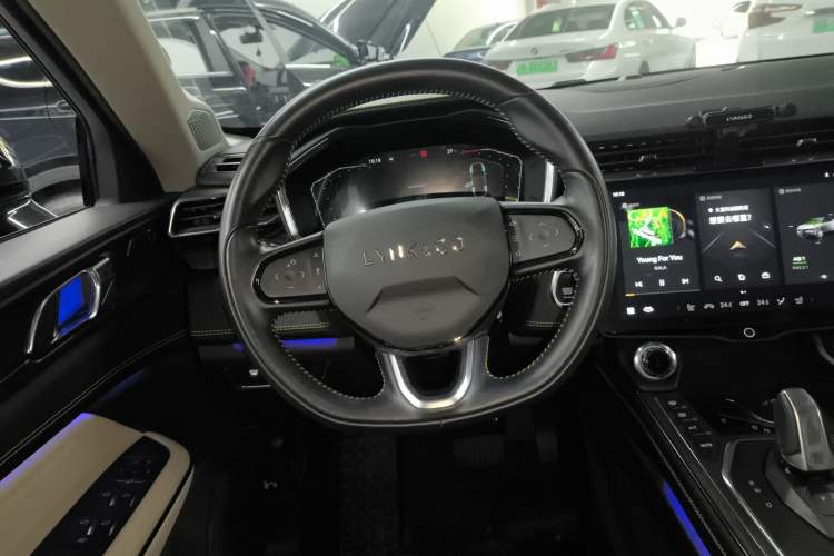 Used Lynk & Co 05 2020 2.0TD Two-Wheel Drive Shine Halo Steering Wheel