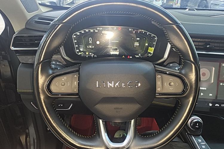 Used Lynk & Co 05 2020 2.0TD Two-Wheel Drive Shine Halo Steering Wheel