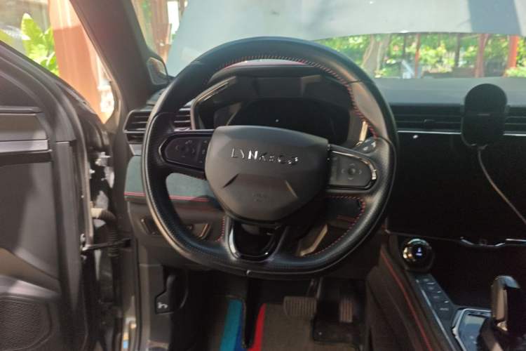 Used Lynk & Co 05 2020 2.0TD Four-Wheel Drive HypeHalo Steering Wheel