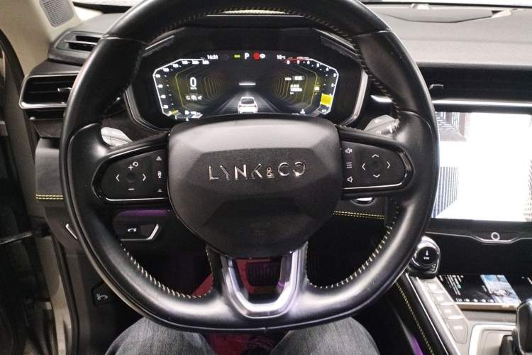 Used Lynk & Co 05 2020 2.0TD Two-Wheel Drive Shine Halo Steering Wheel