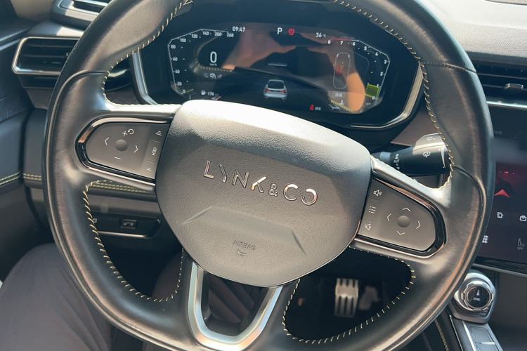 Used Lynk & Co 05 2020 2.0TD Two-Wheel Drive Shine Halo Steering Wheel