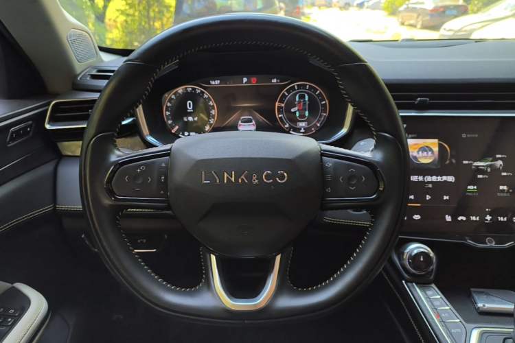 Used Lynk & Co 05 2020 2.0TD Two-Wheel Drive Shine Halo Steering Wheel