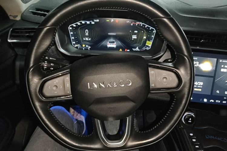 Used Lynk & Co 05 2020 2.0TD Two-Wheel Drive Shine Halo Steering Wheel