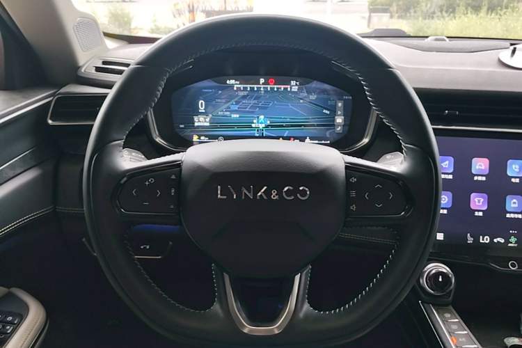 Used Lynk & Co 05 2020 2.0TD Two-Wheel Drive Zhaoyang Plus Steering Wheel