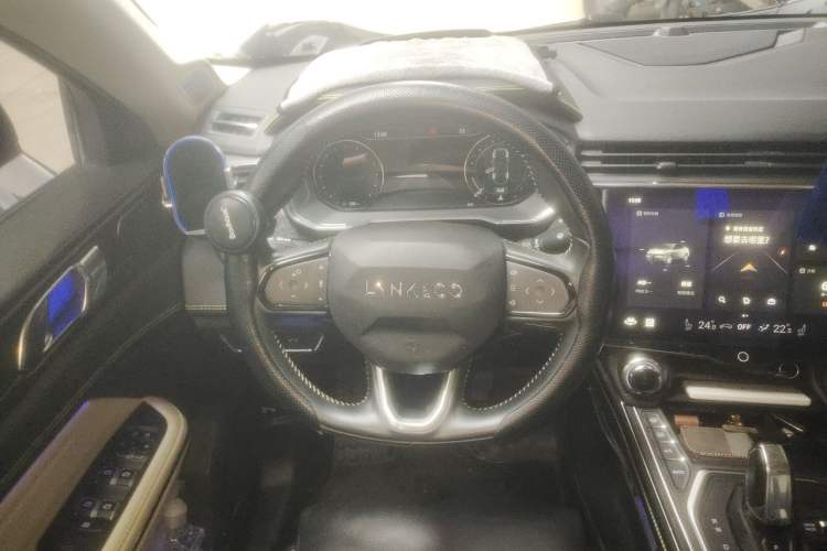 Used Lynk & Co 05 2020 2.0TD Two-Wheel Drive Shine Halo Steering Wheel