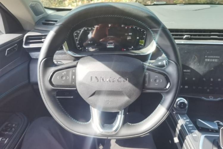 Used Lynk & Co 05 2020 2.0TD Two-Wheel Drive Shine Halo Steering Wheel