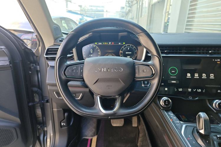 Used Lynk & Co 05 2020 2.0TD Two-Wheel Drive Shine Halo Steering Wheel