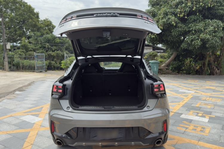 Used Lynk & Co 05 2020 2.0TD Four-Wheel Drive HypeHalo Trunk