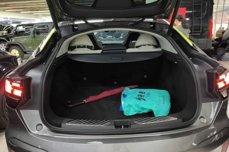 Used Lynk & Co 05 2020 2.0TD Two-Wheel Drive Zhaoyang Plus Trunk
