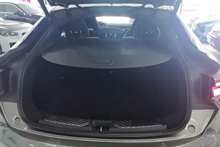Used Lynk & Co 05 2020 2.0TD Four-Wheel Drive HypeHalo Trunk