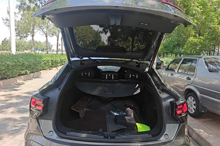 Used Lynk & Co 05 2020 2.0TD Four-Wheel Drive HypeHalo Trunk