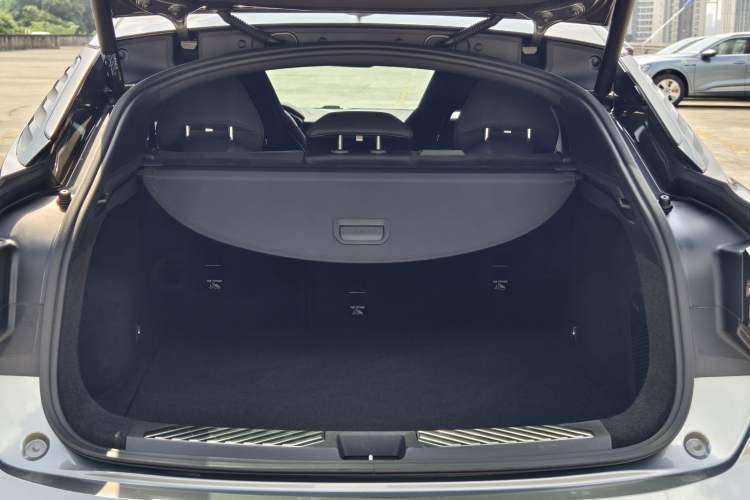 Used Lynk & Co 05 2020 2.0TD Four-Wheel Drive HypeHalo Trunk