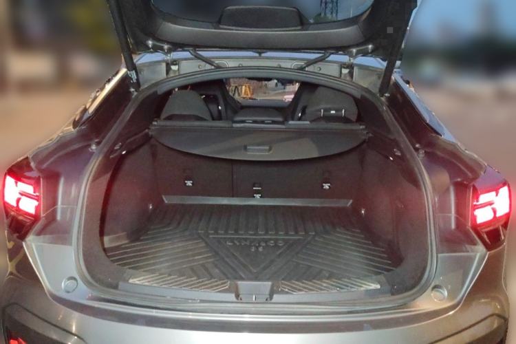 Used Lynk & Co 05 2020 2.0TD Four-Wheel Drive HypeHalo Trunk