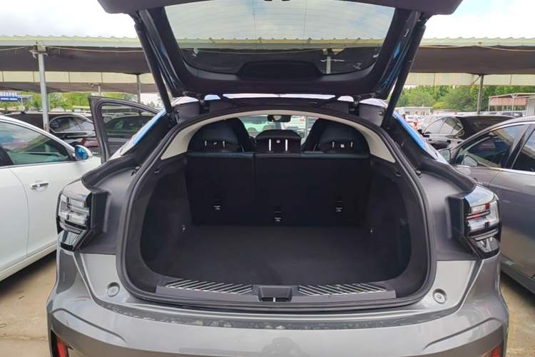 Used Lynk & Co 05 2020 2.0TD Two-Wheel Drive Shine Halo Trunk