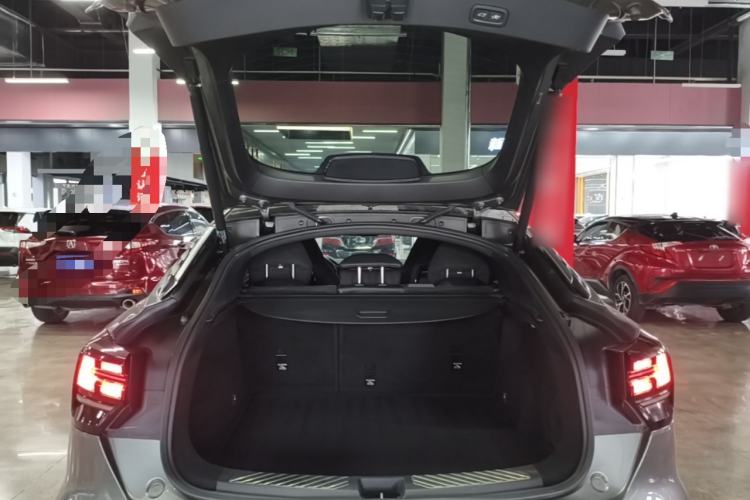Used Lynk & Co 05 2020 2.0TD Four-Wheel Drive HypeHalo Trunk