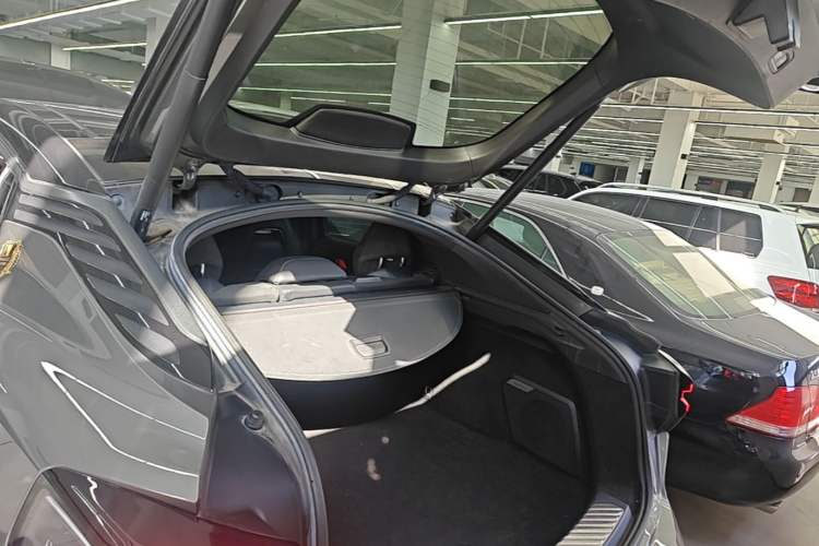 Used Lynk & Co 05 2020 2.0TD Four-Wheel Drive HypeHalo Trunk