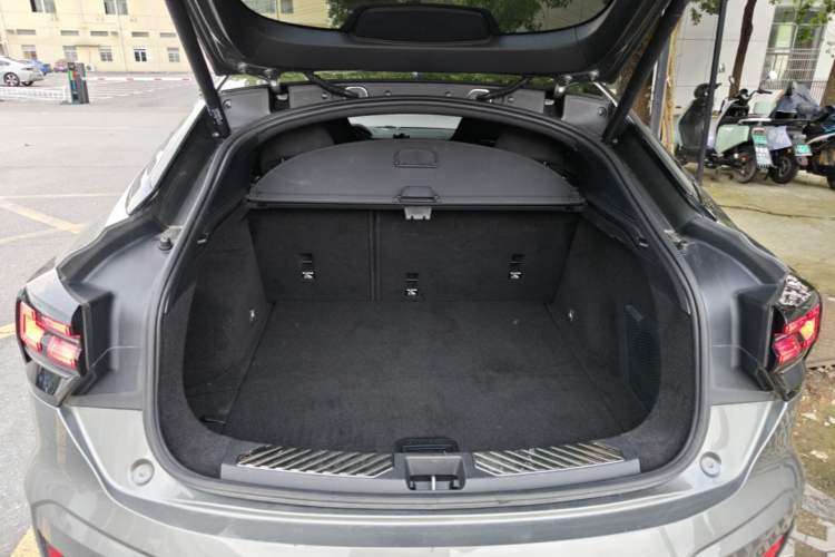 Used Lynk & Co 05 2020 2.0TD Four-Wheel Drive HypeHalo Trunk