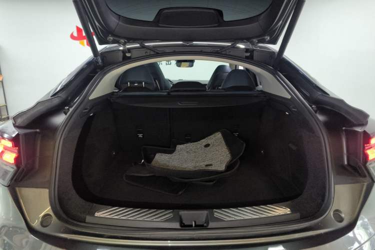 Used Lynk & Co 05 2020 2.0TD Two-Wheel Drive Shine Halo Trunk