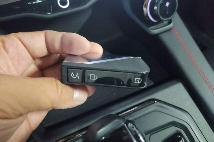 Used Lynk & Co 05 2020 2.0TD Four-Wheel Drive HypeHalo Vehicle Key