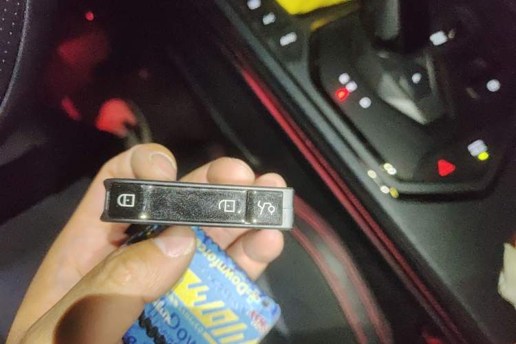 Used Lynk & Co 05 2020 2.0TD Four-Wheel Drive HypeHalo Vehicle Key