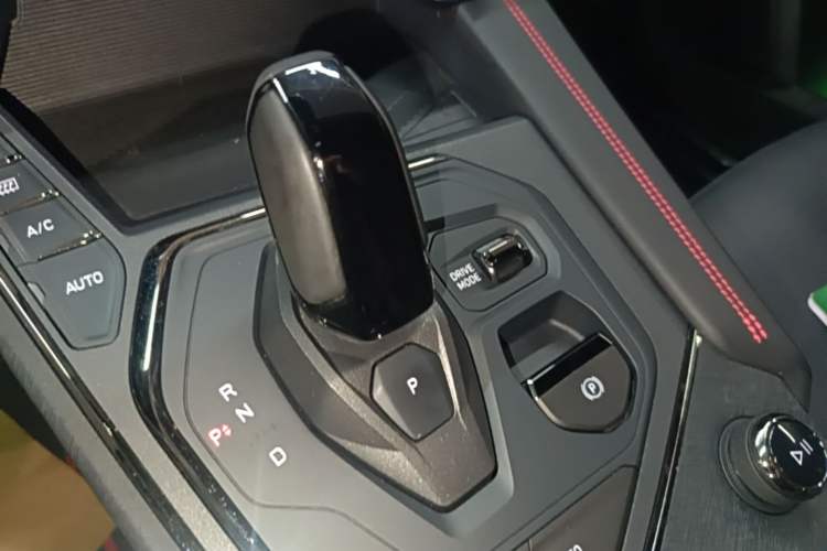 Used Lynk & Co 05 2020 2.0TD Four-Wheel Drive Limited-Edition Timed Release Gear Lever