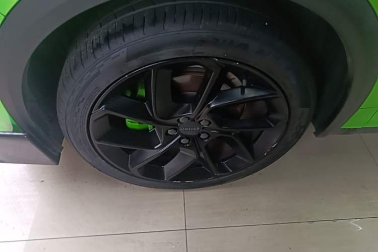 Used Lynk & Co 05 2020 2.0TD Four-Wheel Drive Limited-Edition Timed Release Left Front Wheel Hub