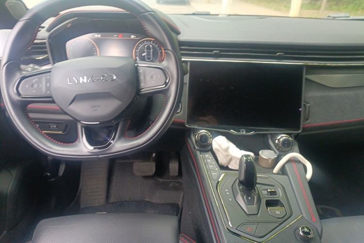 Used Lynk & Co 05 2020 2.0TD Four-Wheel Drive HypeHalo Center Console